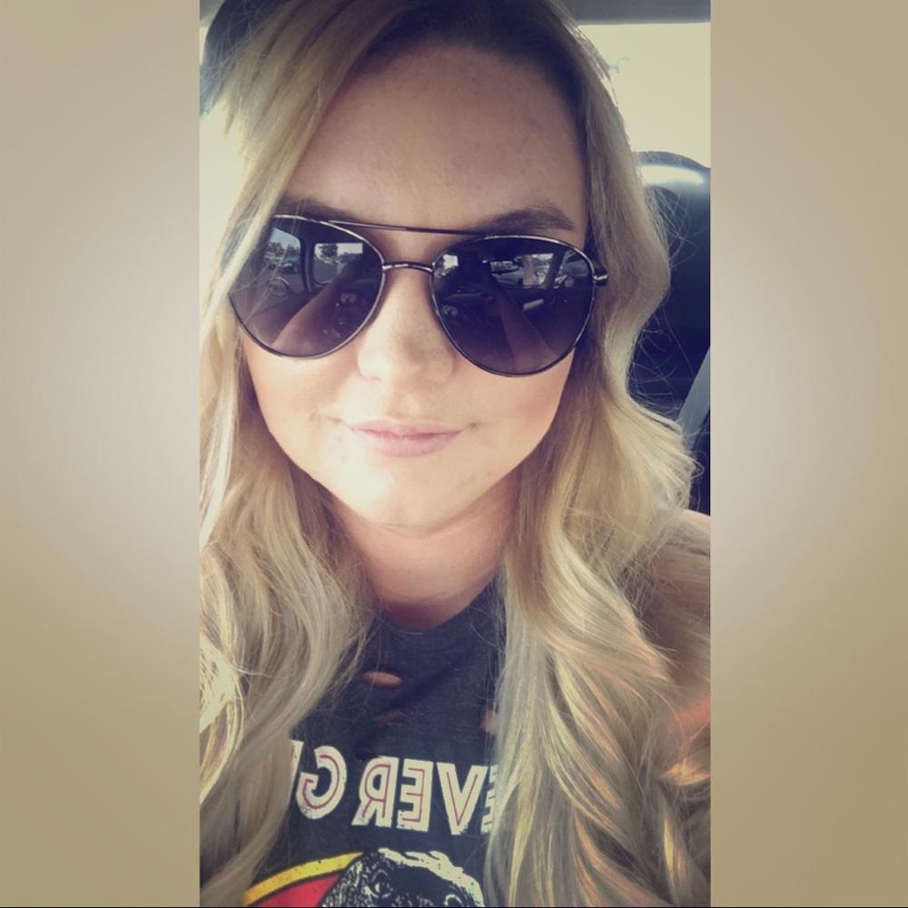 Meet your Posher, Emily